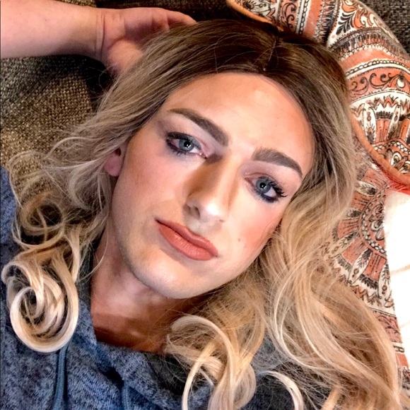 Welcome to My Closet/Brand Ubiquitous Beauty - Picture 2 of 8